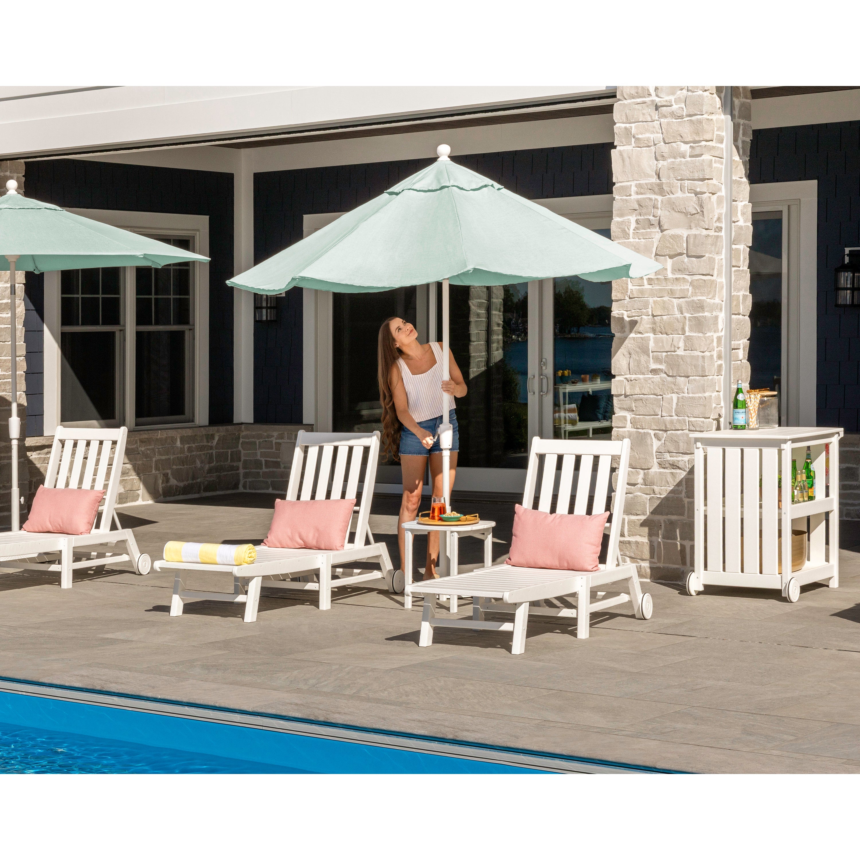 Vineyard Chaise with Wheels